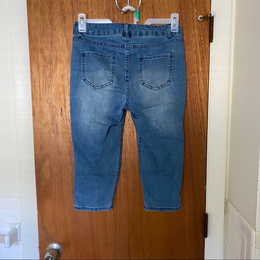 Jean Capris - Picture 2 of 3